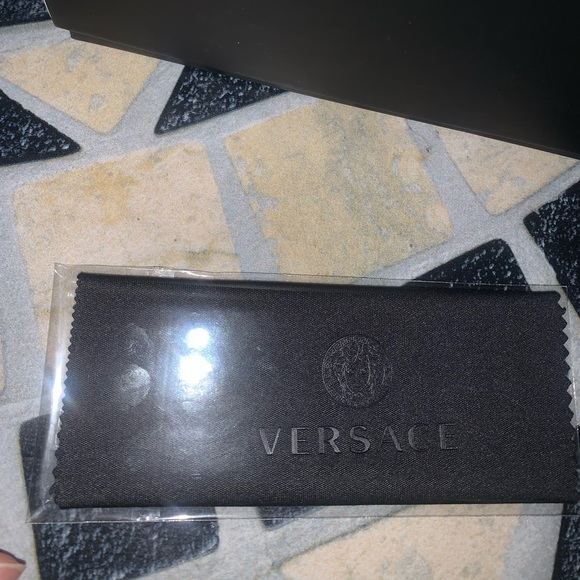 Empty black Versace box with glasses cleaner cloth and authenticity card! - Picture 3 of 5